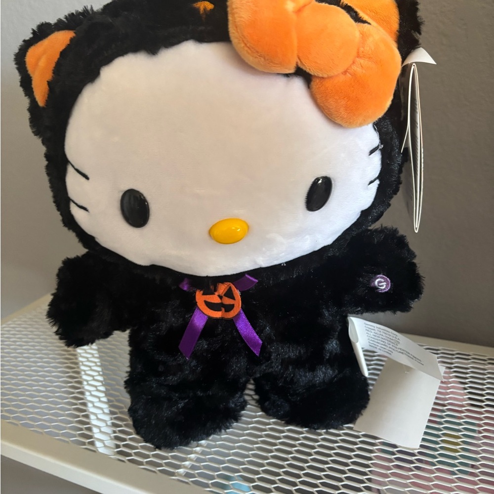 Hello Kitty greeter in Black and Orange Halloween Outfit